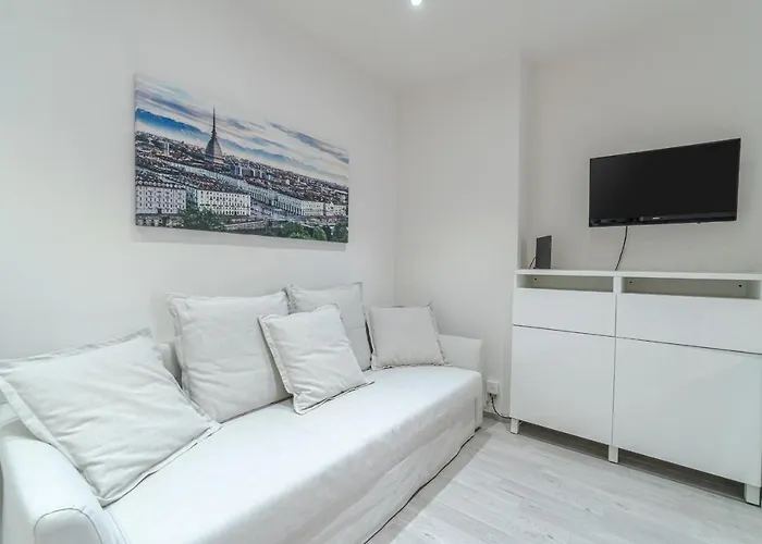 Crocetta District! Bright & Roomy Apartment